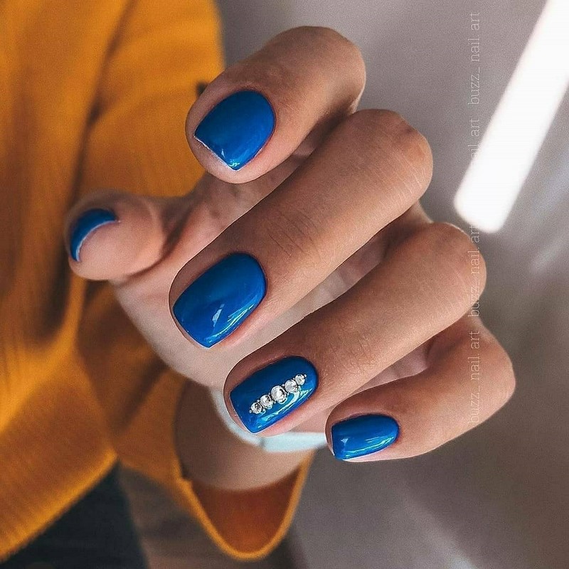 Стильный синий маникюр 2026: идеи, новинки, тенденции