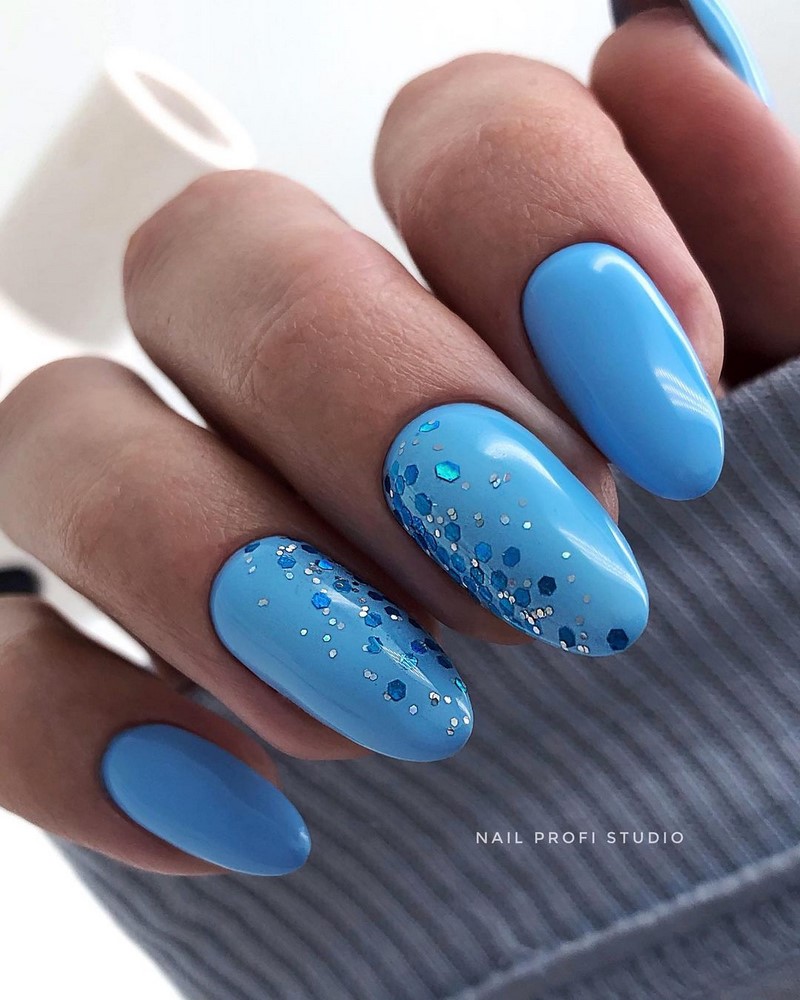 Стильный синий маникюр 2026: идеи, новинки, тенденции