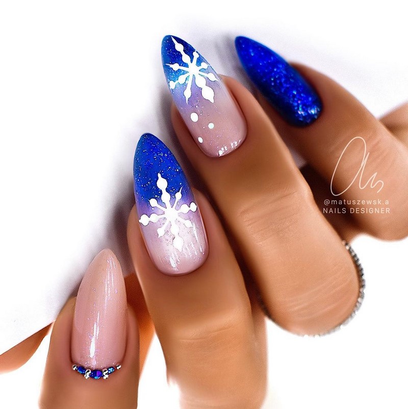 Стильный синий маникюр 2026: идеи, новинки, тенденции
