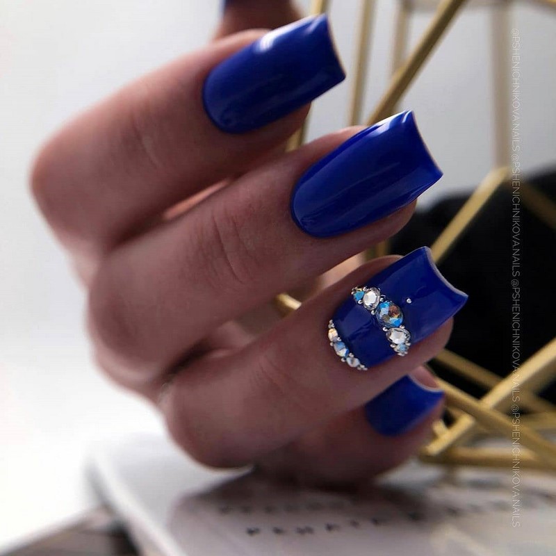 Стильный синий маникюр 2026: идеи, новинки, тенденции