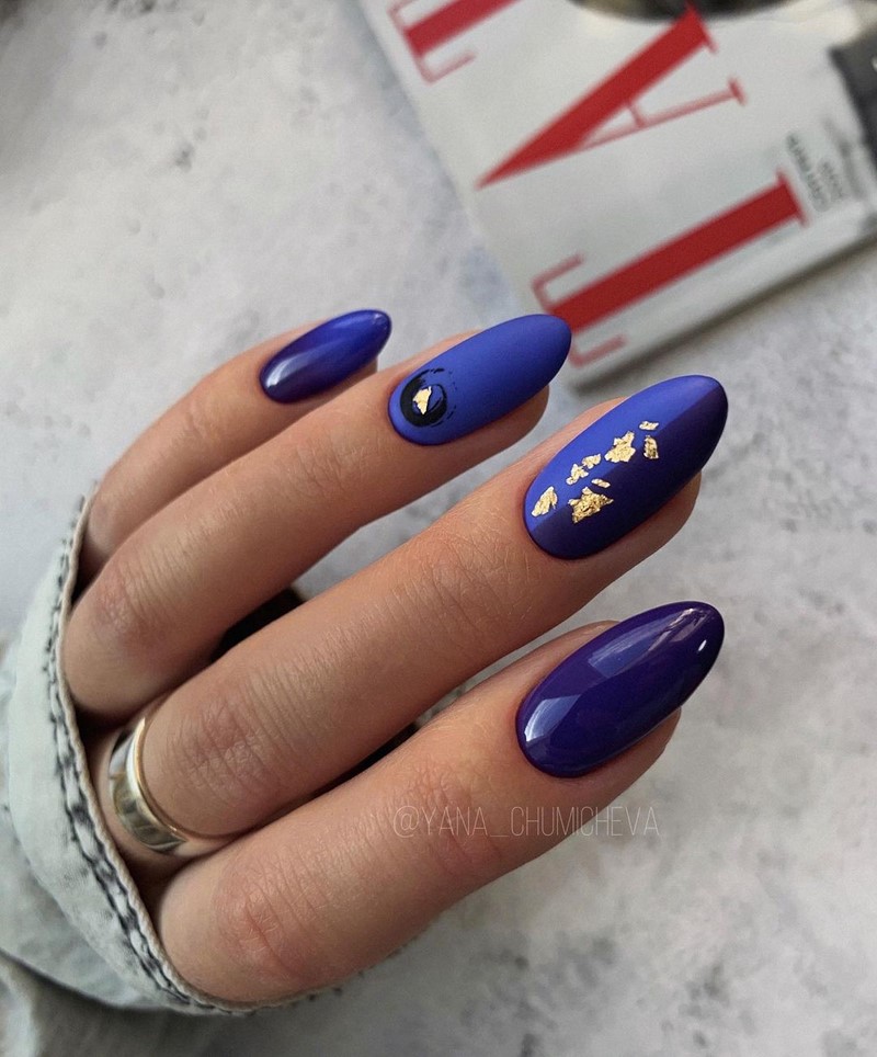 Стильный синий маникюр 2026: идеи, новинки, тенденции