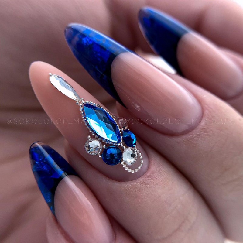 Стильный синий маникюр 2026: идеи, новинки, тенденции