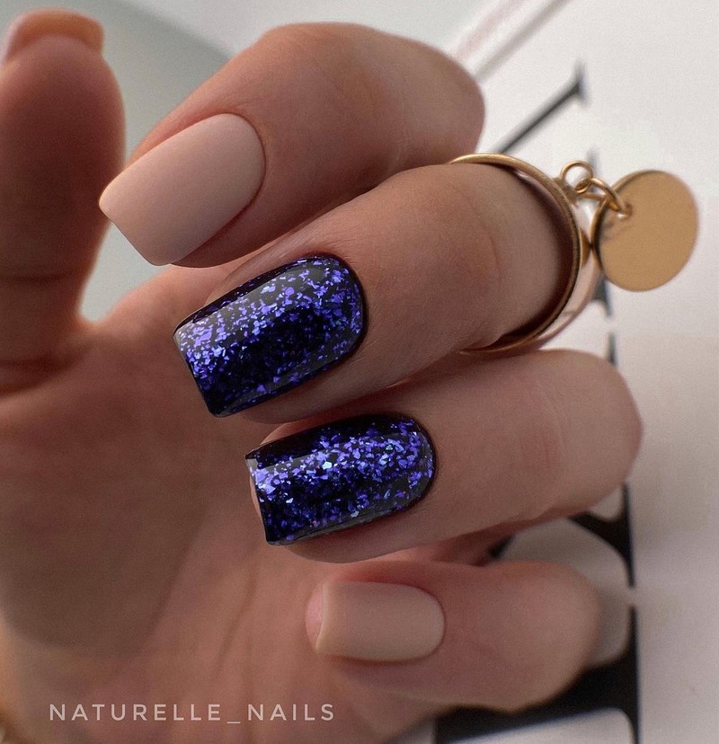 Стильный синий маникюр 2026: идеи, новинки, тенденции