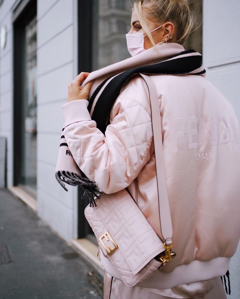 Весенние куртки 2026: модные новинки на фото