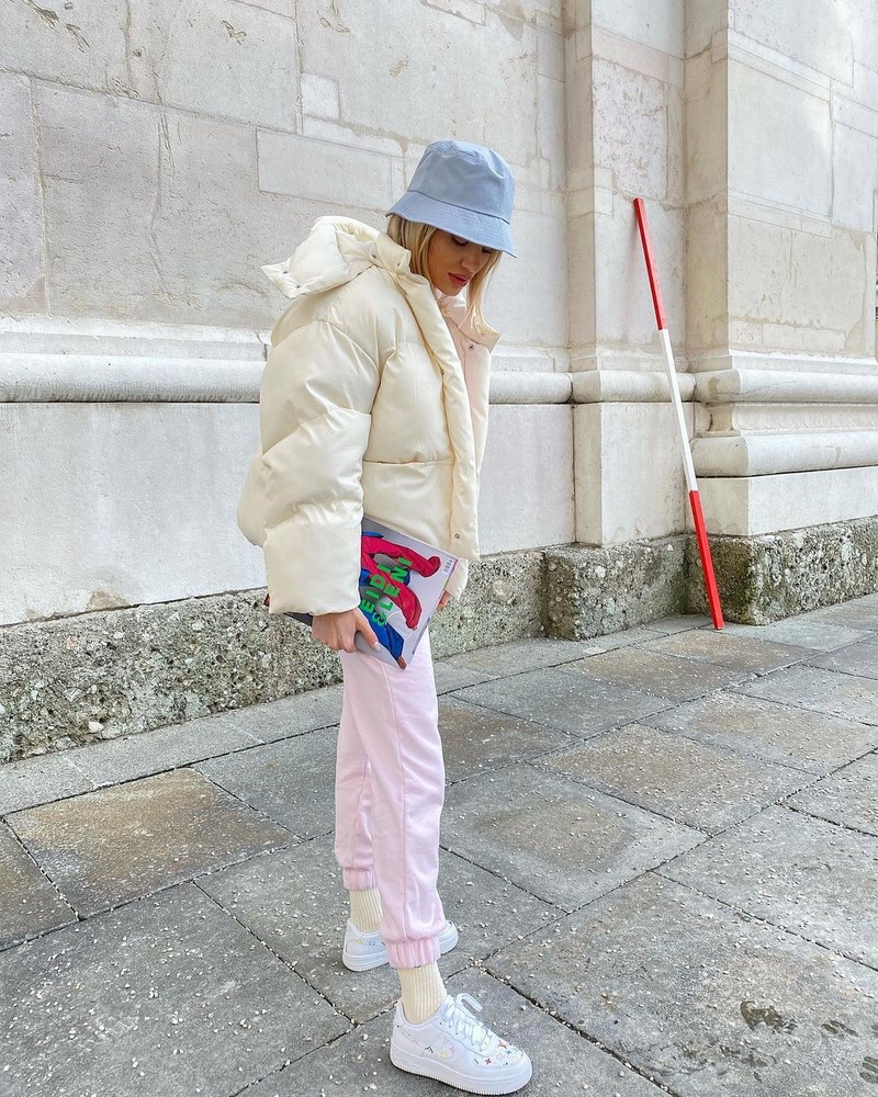 Весенние куртки 2026: модные новинки на фото