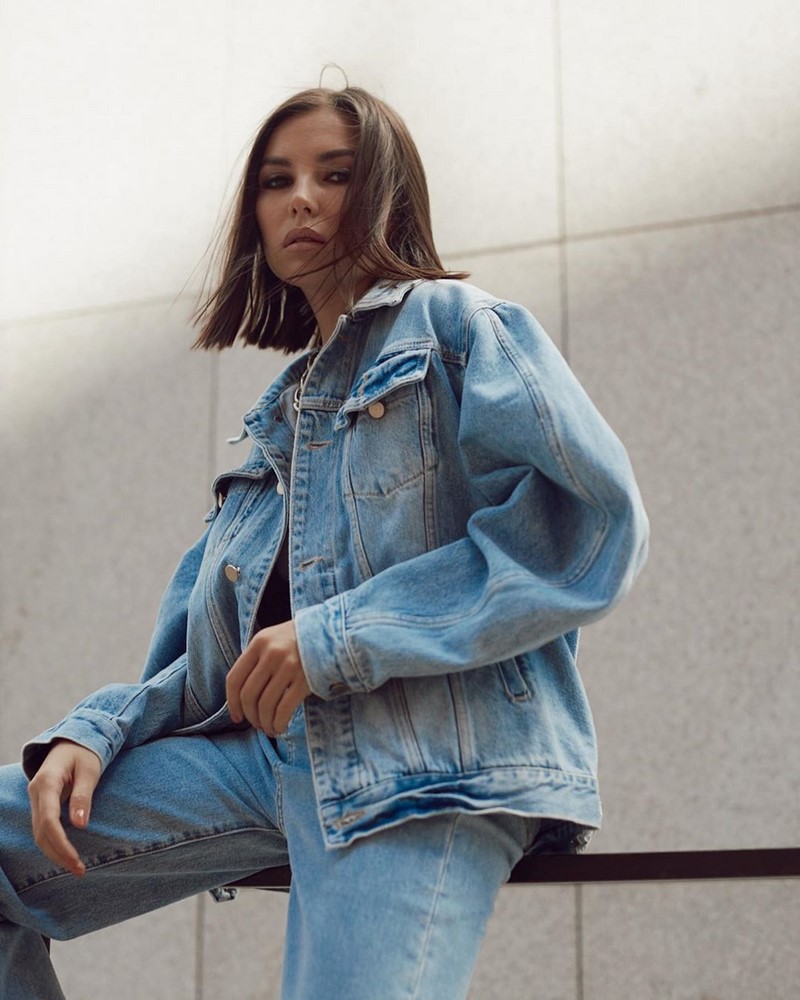 Весенние куртки 2026: модные новинки на фото