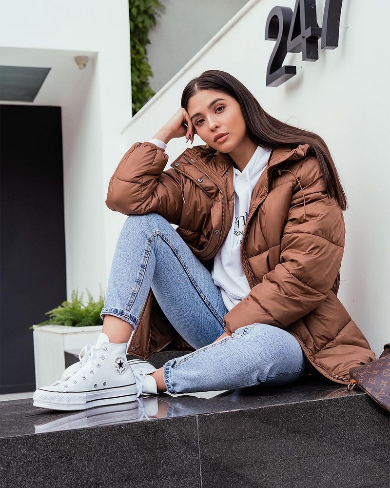 Весенние куртки 2026: модные новинки на фото