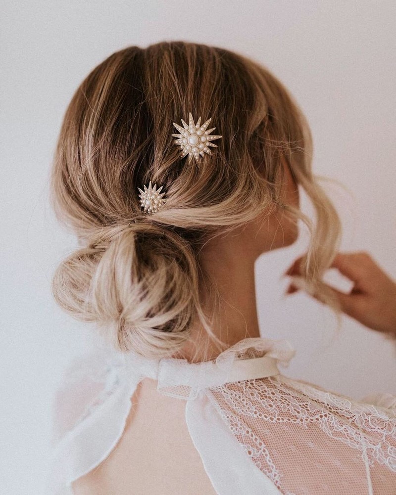 Красивые вечерние прически на выпускной 2026: фото, новинки