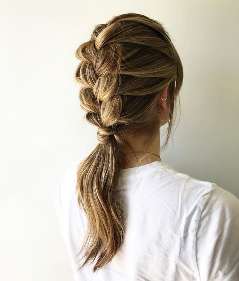 Красивые вечерние прически на выпускной 2026: фото, новинки