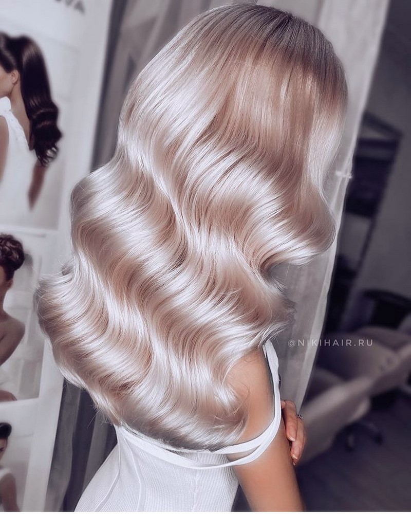 Красивые вечерние прически на выпускной 2026: фото, новинки