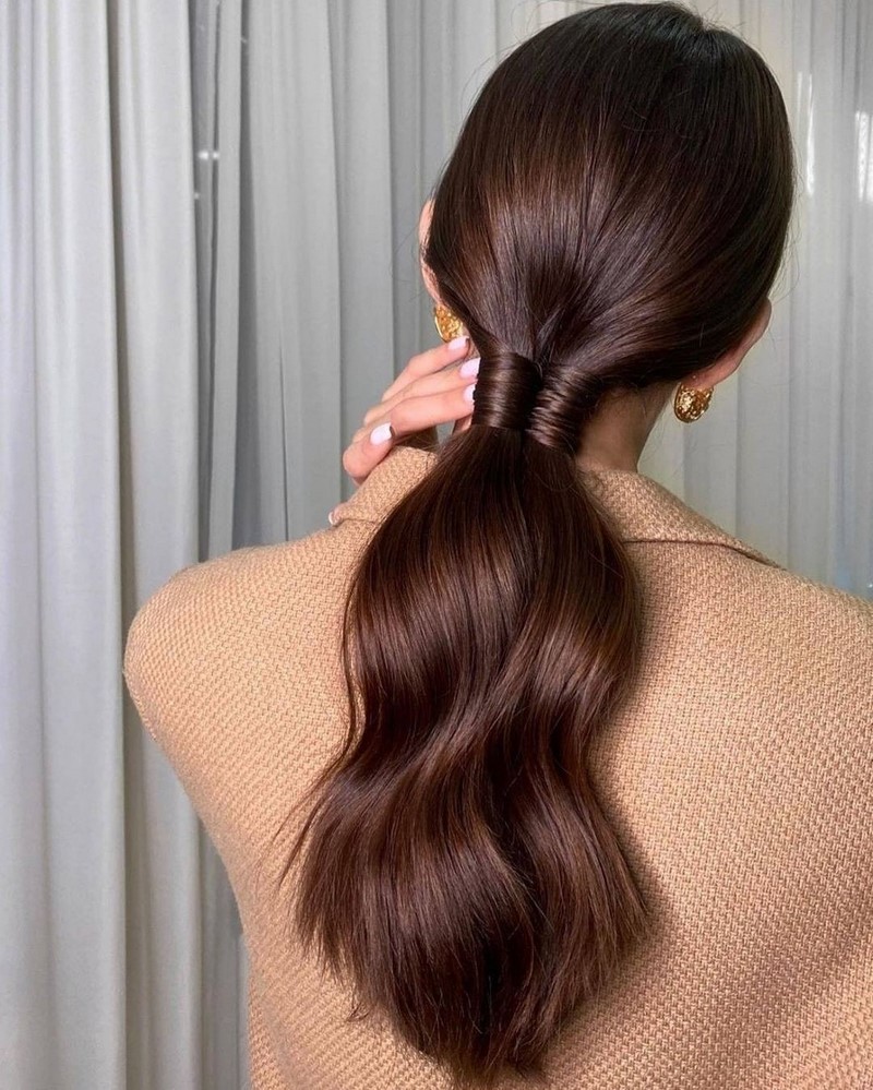 Красивые вечерние прически на выпускной 2026: фото, новинки