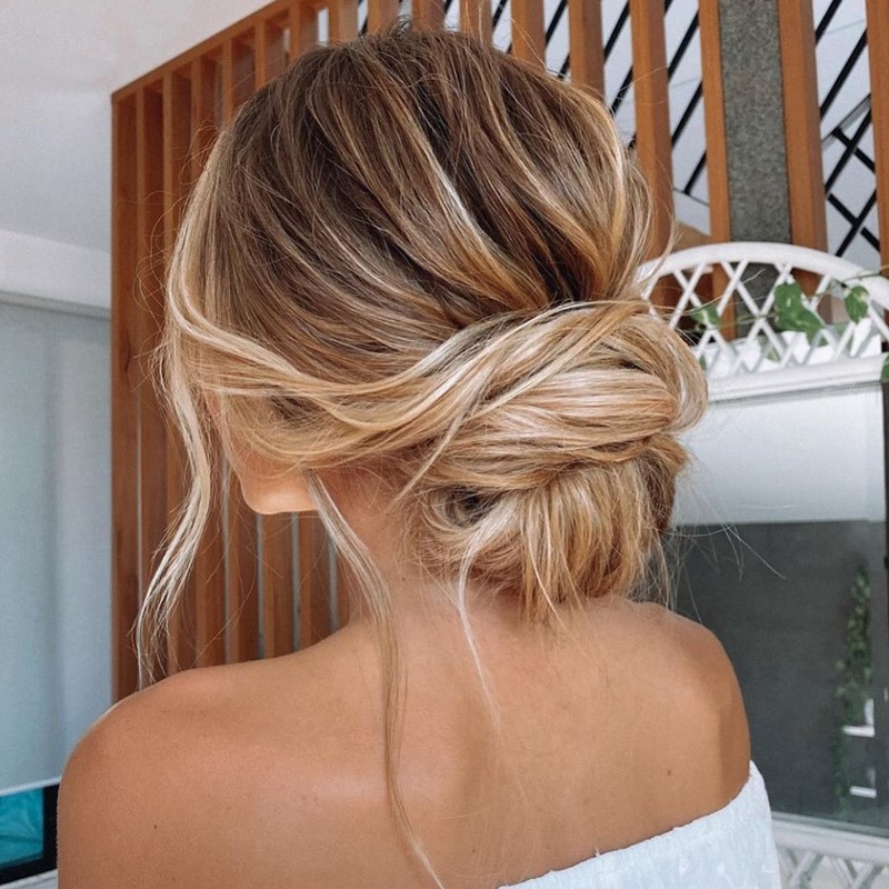 Красивые вечерние прически на выпускной 2026: фото, новинки