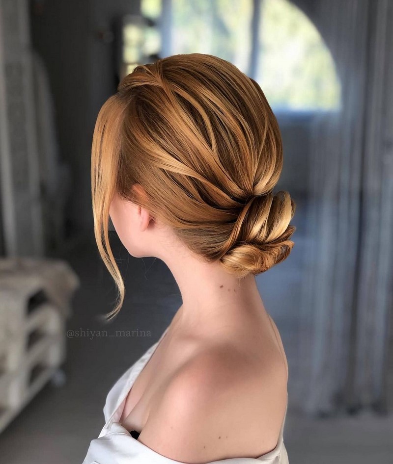Красивые вечерние прически на выпускной 2026: фото, новинки