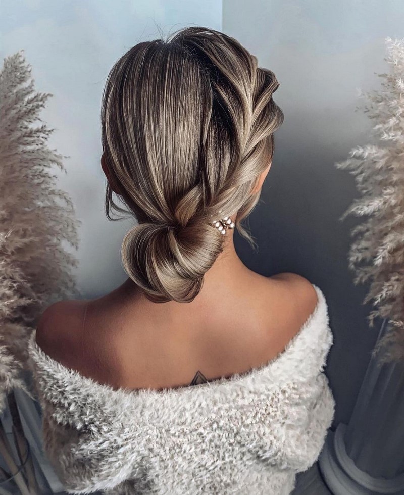 Красивые вечерние прически на выпускной 2026: фото, новинки