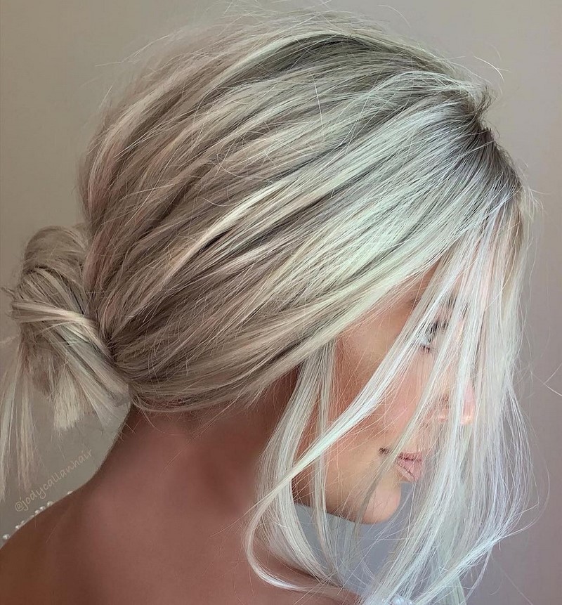 Красивые вечерние прически на выпускной 2026: фото, новинки