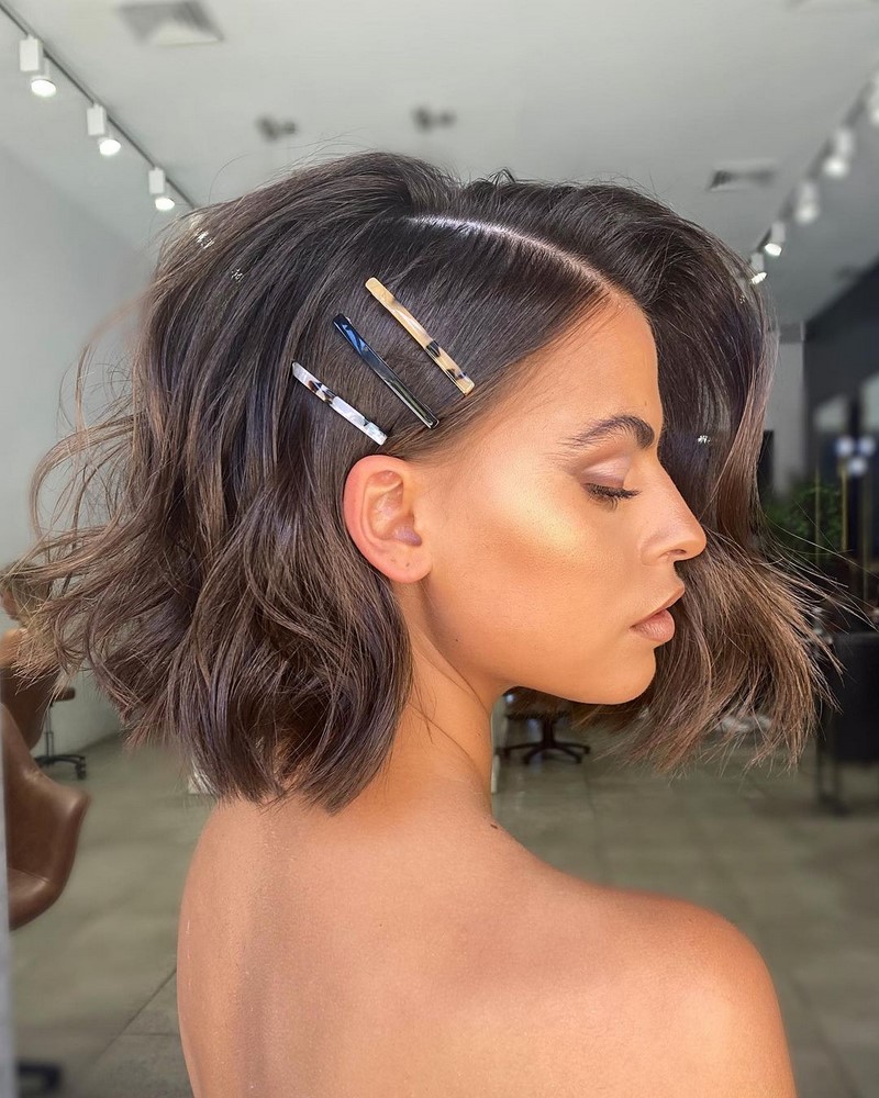 Красивые вечерние прически на выпускной 2026: фото, новинки