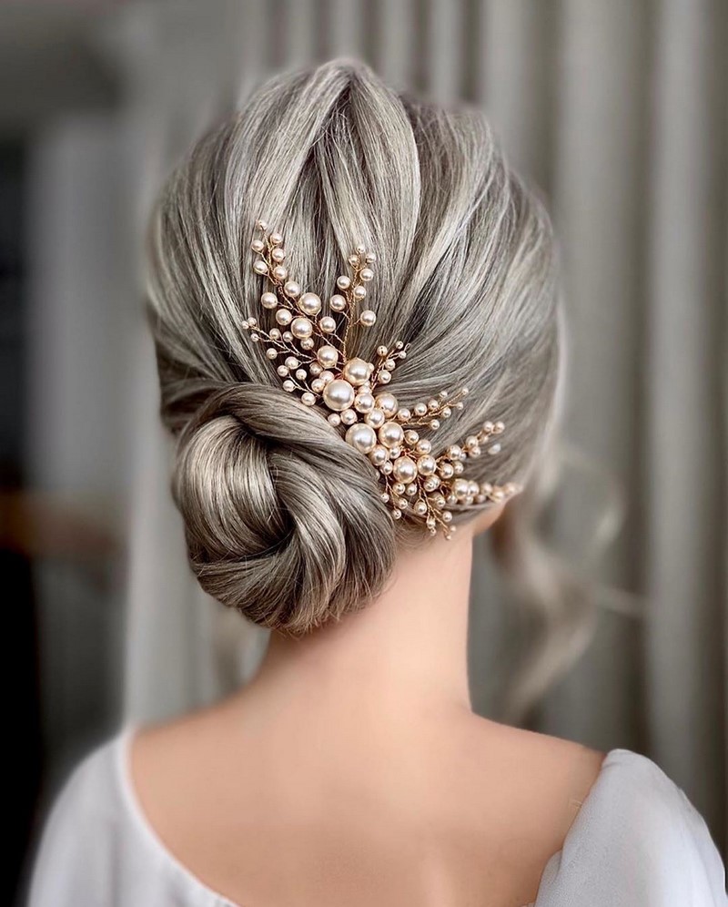 Красивые вечерние прически на выпускной 2026: фото, новинки