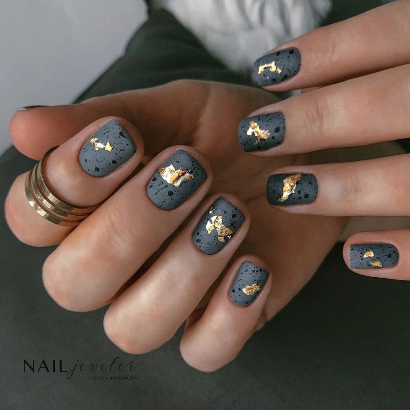 Золотой маникюр 2026 – бесподобные дизайны «золотых» ногтей с фото-примерами