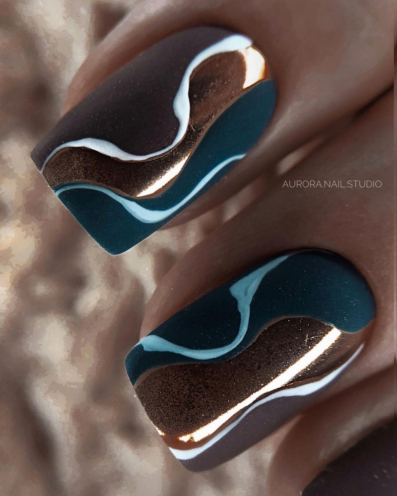 Золотой маникюр 2026 – бесподобные дизайны «золотых» ногтей с фото-примерами