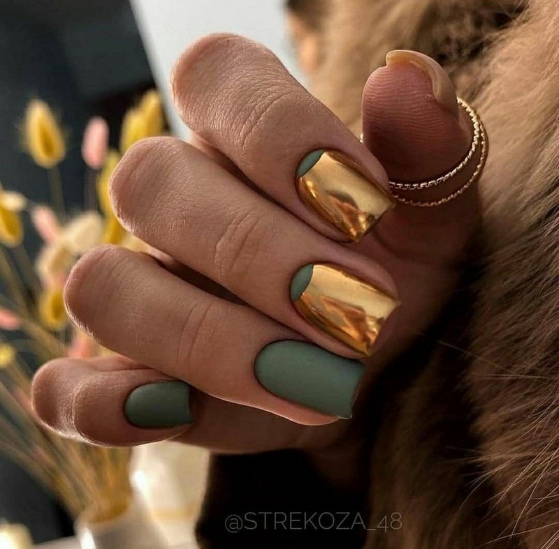 Золотой маникюр 2026 – бесподобные дизайны «золотых» ногтей с фото-примерами