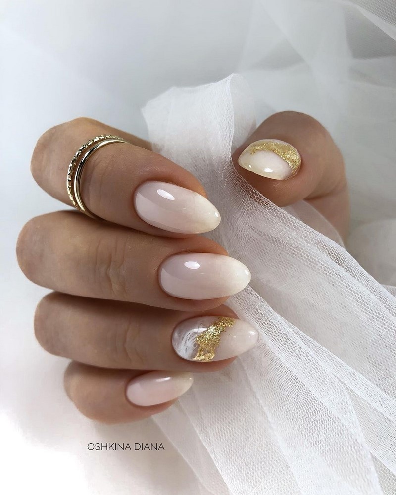 Золотой маникюр 2026 – бесподобные дизайны «золотых» ногтей с фото-примерами