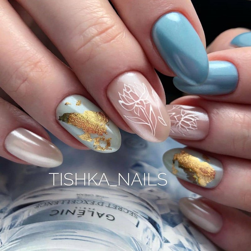 Золотой маникюр 2026 – бесподобные дизайны «золотых» ногтей с фото-примерами