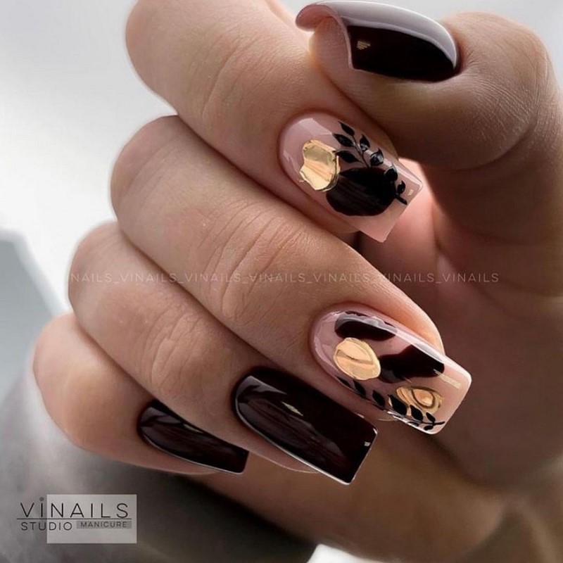 Золотой маникюр 2026 – бесподобные дизайны «золотых» ногтей с фото-примерами