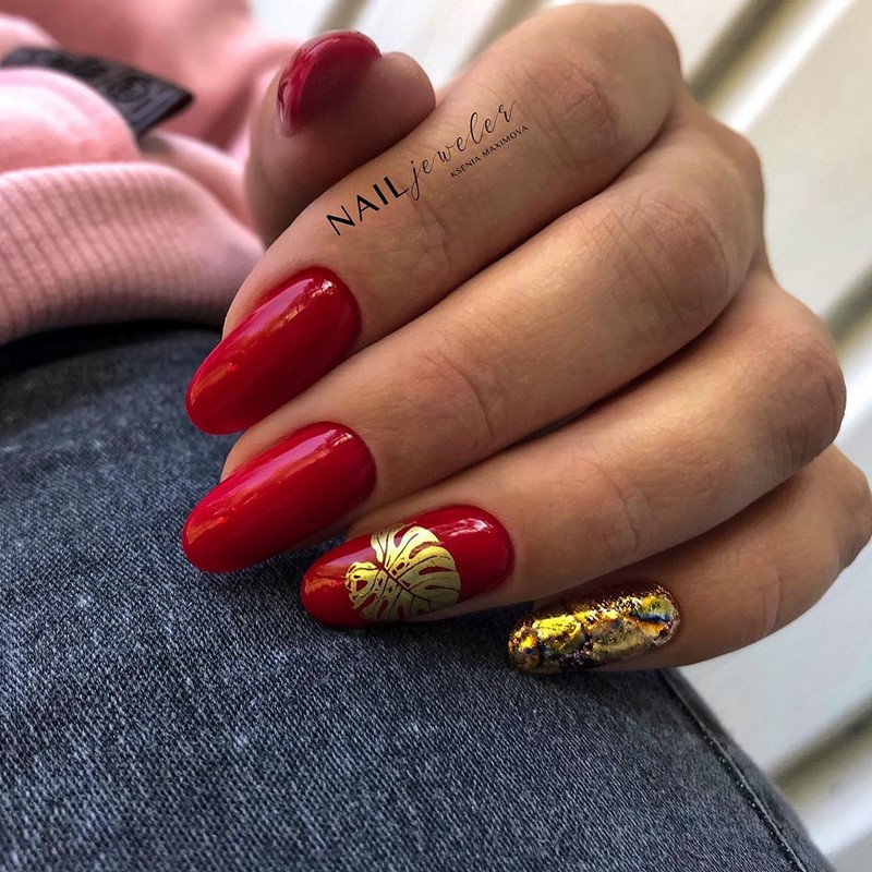 Золотой маникюр 2026 – бесподобные дизайны «золотых» ногтей с фото-примерами