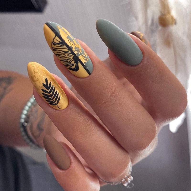 Золотой маникюр 2026 – бесподобные дизайны «золотых» ногтей с фото-примерами