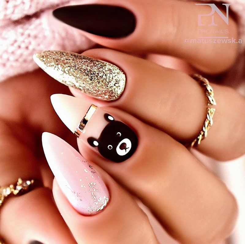 Золотой маникюр 2026 – бесподобные дизайны «золотых» ногтей с фото-примерами