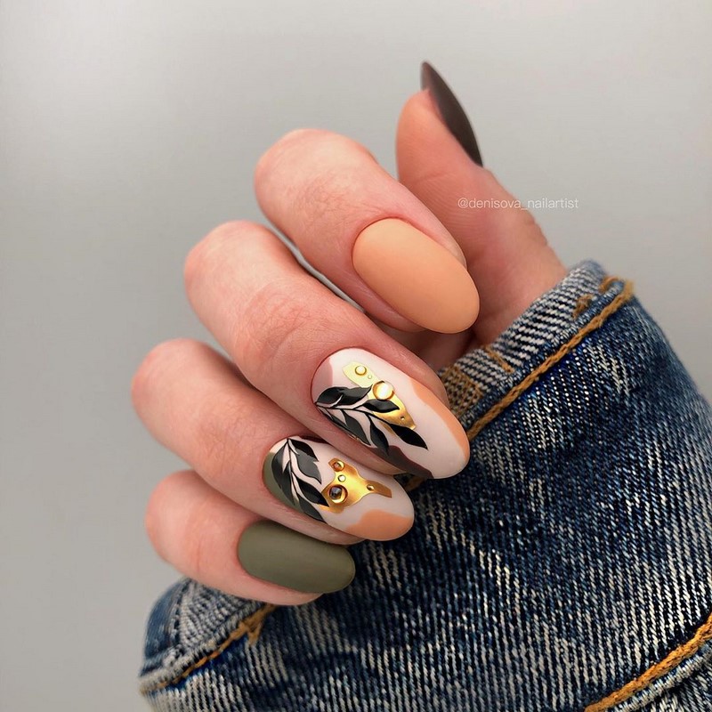 Золотой маникюр 2026 – бесподобные дизайны «золотых» ногтей с фото-примерами