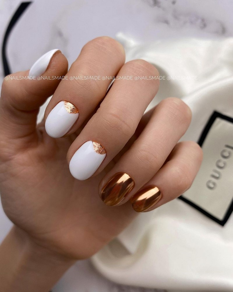 Золотой маникюр 2026 – бесподобные дизайны «золотых» ногтей с фото-примерами