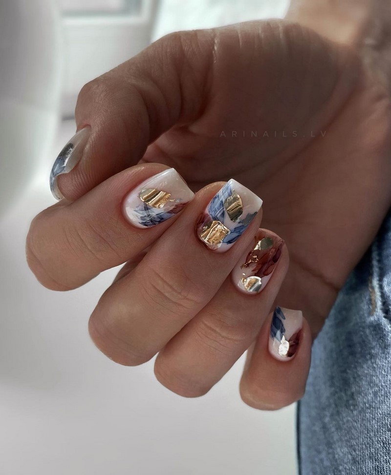 Золотой маникюр 2026 – бесподобные дизайны «золотых» ногтей с фото-примерами