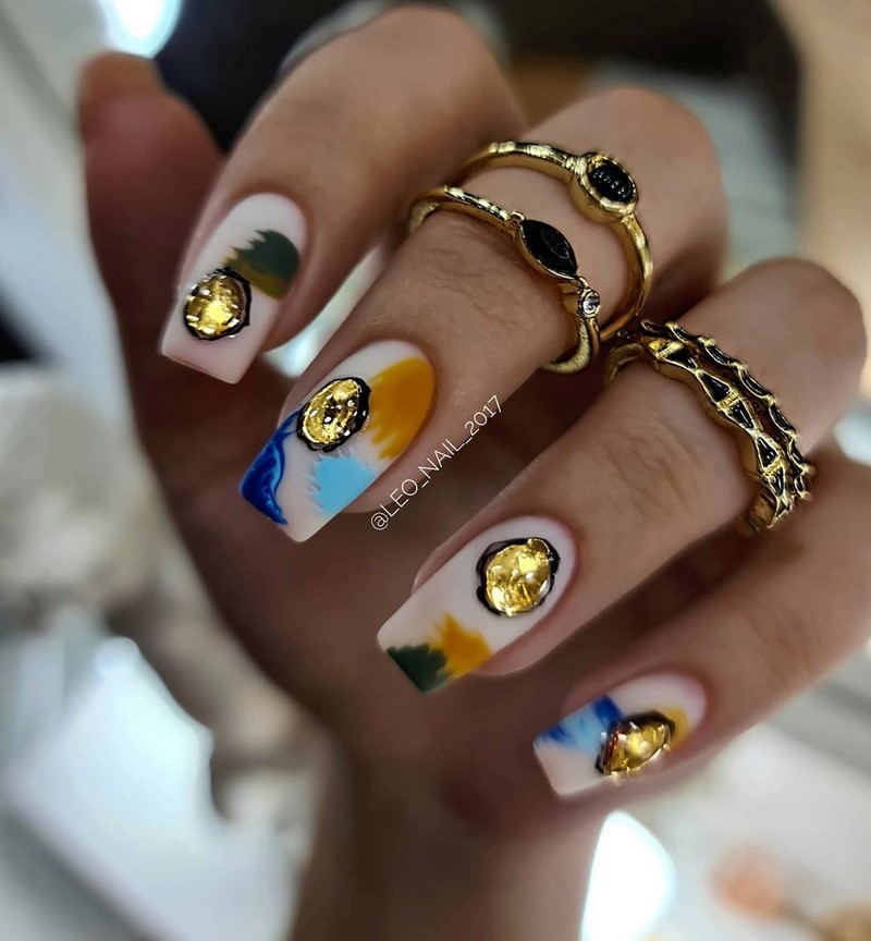 Золотой маникюр 2026 – бесподобные дизайны «золотых» ногтей с фото-примерами