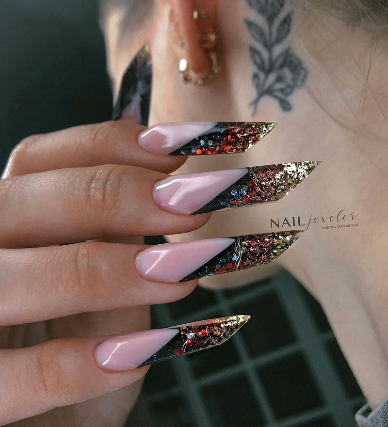 Золотой маникюр 2026 – бесподобные дизайны «золотых» ногтей с фото-примерами