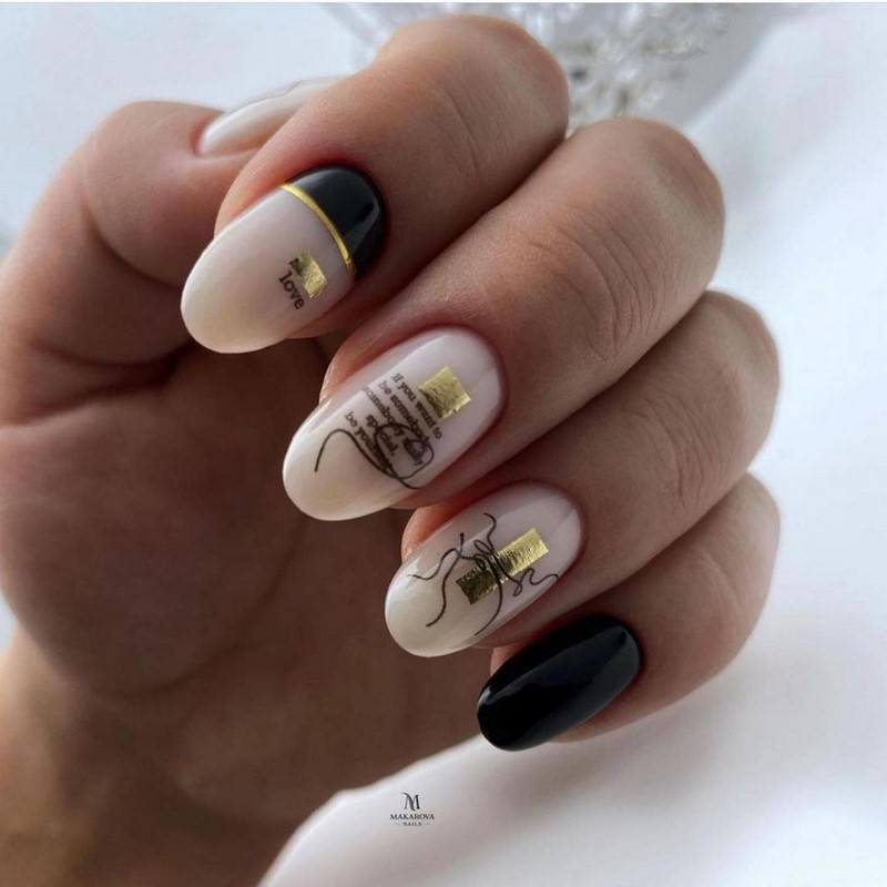 Золотой маникюр 2026 – бесподобные дизайны «золотых» ногтей с фото-примерами