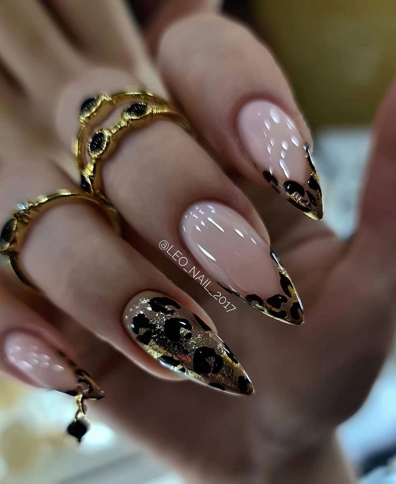 Золотой маникюр 2026 – бесподобные дизайны «золотых» ногтей с фото-примерами