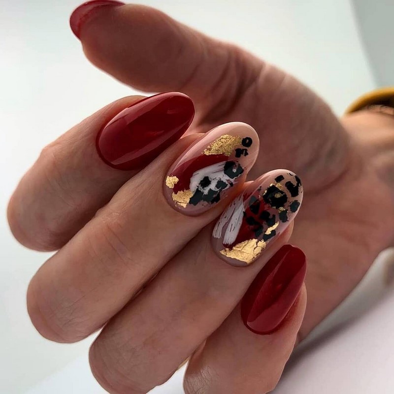 Золотой маникюр 2026 – бесподобные дизайны «золотых» ногтей с фото-примерами