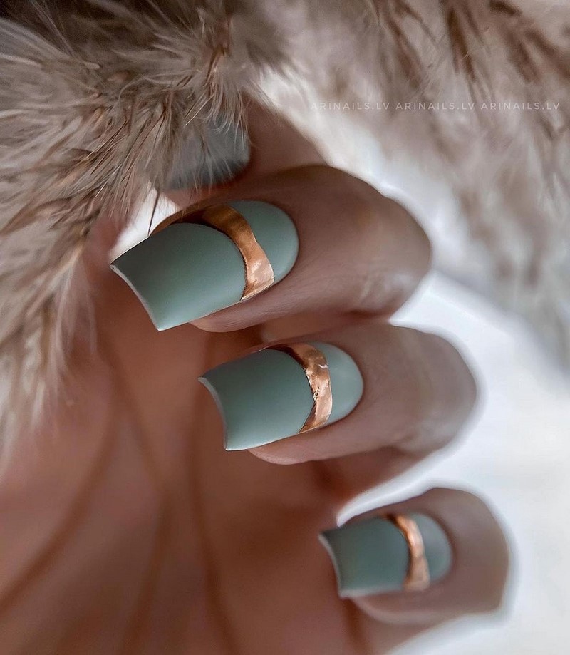 Золотой маникюр 2026 – бесподобные дизайны «золотых» ногтей с фото-примерами