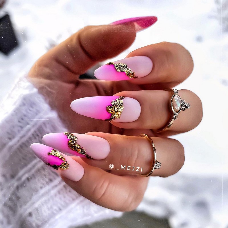 Золотой маникюр 2026 – бесподобные дизайны «золотых» ногтей с фото-примерами