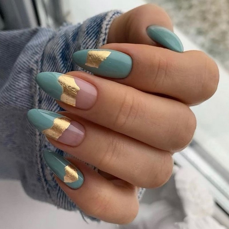 Золотой маникюр 2026 – бесподобные дизайны «золотых» ногтей с фото-примерами