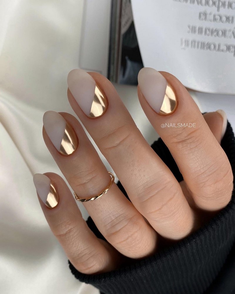 Золотой маникюр 2026 – бесподобные дизайны «золотых» ногтей с фото-примерами