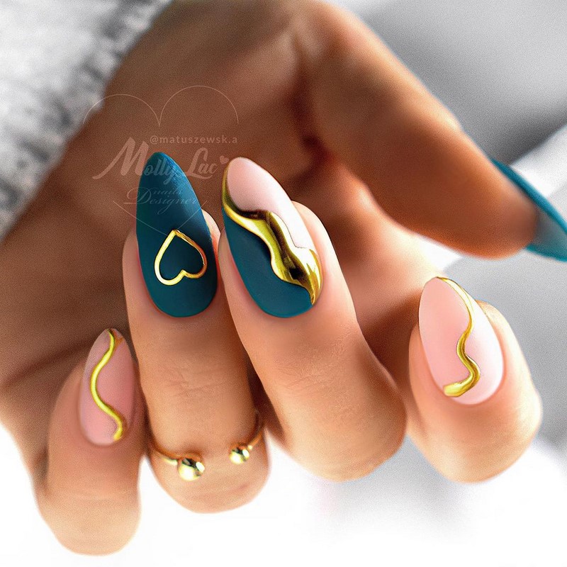 Золотой маникюр 2026 – бесподобные дизайны «золотых» ногтей с фото-примерами