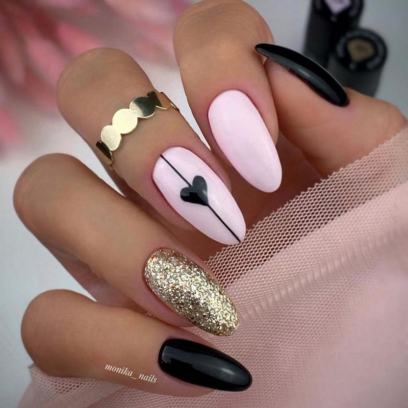 Золотой маникюр 2026 – бесподобные дизайны «золотых» ногтей с фото-примерами