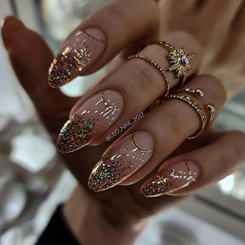 Золотой маникюр 2026 – бесподобные дизайны «золотых» ногтей с фото-примерами