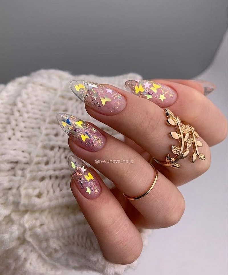 Золотой маникюр 2026 – бесподобные дизайны «золотых» ногтей с фото-примерами