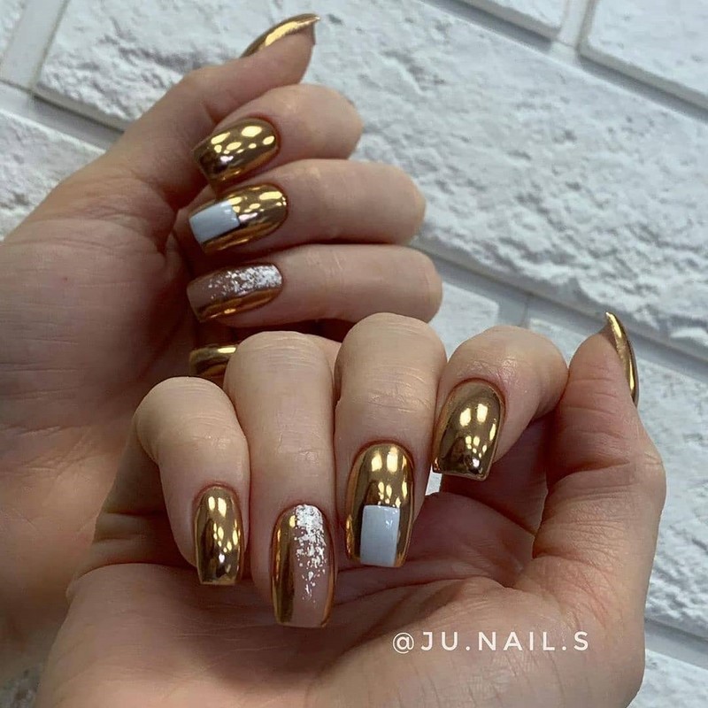 Золотой маникюр 2026 – бесподобные дизайны «золотых» ногтей с фото-примерами