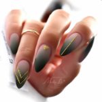 Стильный матовый маникюр 2026: идеи на фото