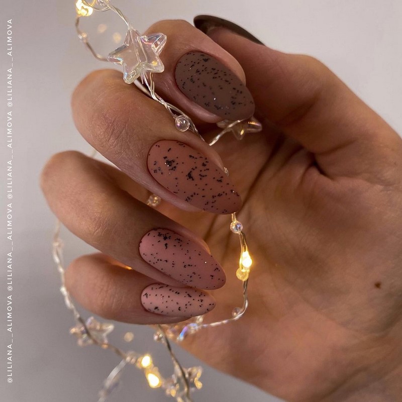 Модный маникюр осень-зима 2026-2027: фото-примеры