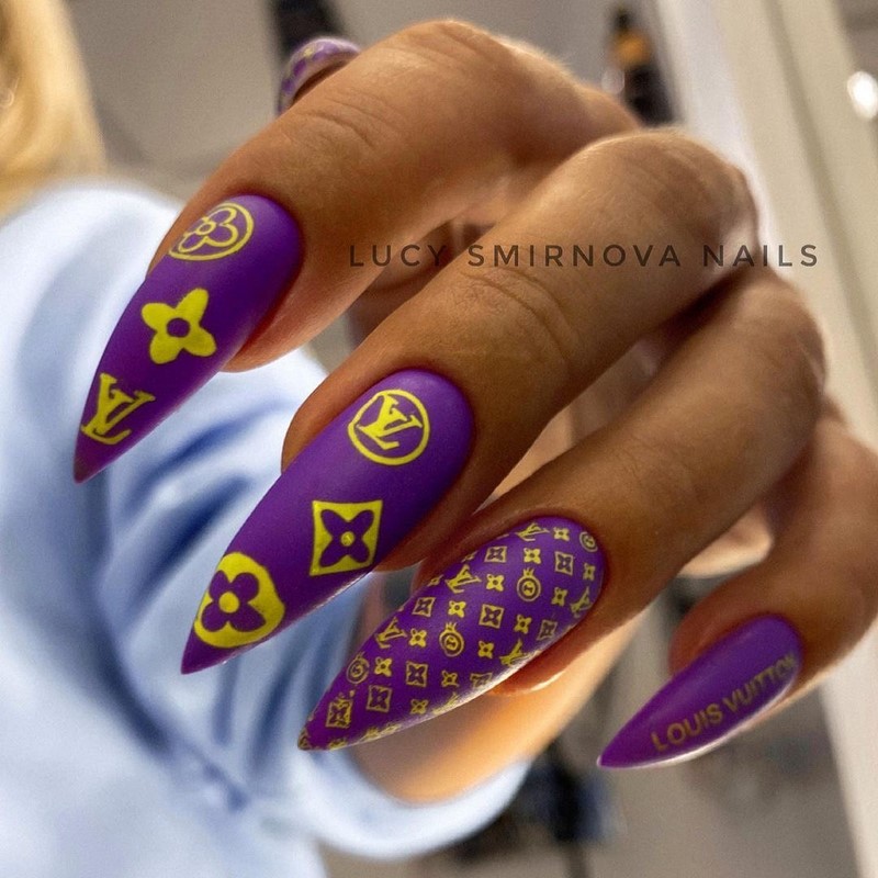 Модный маникюр осень-зима 2026-2027: фото-примеры